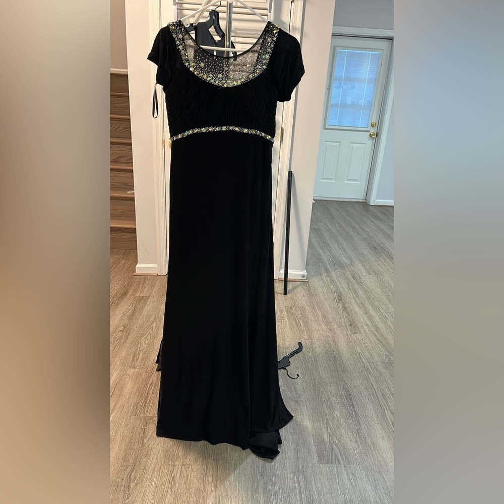 Black long evening gown (Medium)